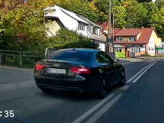 Kolejny idiota wyprzedzający na przejściu dla pieszych