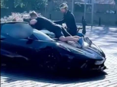 Aktywista zwrócił uwagę ścigającym się kierowcom. Chwilę później jechał już na masce (wideo)