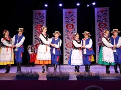 Muzyka, taniec i tradycja na scenie w Trzcianie. „Pułanie” w nowych strojach rzeszowskich