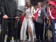 Aleksandra Gołda porwała tłumy na Piątej Alei! Padał deszcz, a Polonia śpiewała razem z nią