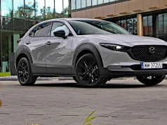 Mazda CX-30 ma już siedem lat. I cały czas idzie pod prąd, własną drogą