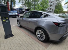 Tesla: 486 tys. dostarczonych aut w III kwartale. Do „złotych lat ” jeszcze brakuje