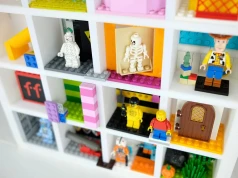 Twoje minifigurki LEGO zasługują na coś lepszego niż woreczek strunowy. Zapomnij o bałaganie z Finity Frames