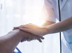Ile zarabia sanitariusz i jakie musi mieć wykształcenie? I jedno, i drugie może zaskoczyć