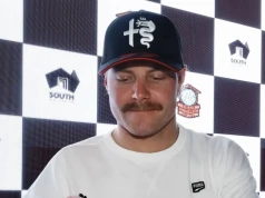 Kierowca Formuły 1 zaskoczył wszystkich. Na Grand Prix Singapuru jedzie na... rowerze