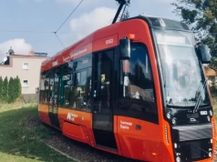 Pierwsze tramwaje z zamówionej dużej partii taboru wyjechały na tory w Katowicach