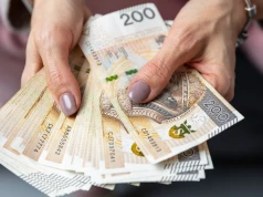 Widzisz czerwony lub zielony ślad na banknocie? Lepiej nim nie płać. Ważny komunikat NBP, to proszenie się o kłopoty