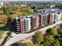Czerpie z łódzkiego industrialu, ma mieszkania z tarasami na dachu. Nowy budynek stanął na łódzkich Bałutach