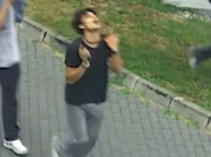 W centrum Katowic uszkodził samochód. Szuka go policja