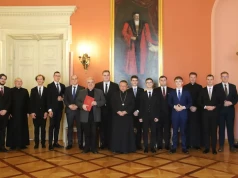 11 młodych mężczyzn chce zostać księdzem. Zaczynają przygotowania do kapłaństwa