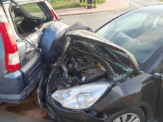 Zaczął skręcać w prawo. Zaskoczyło to jadącego za nim kierowcę Citroena