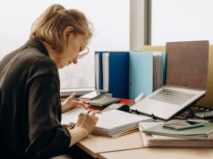 AI zmieni pracę w administracji. Te zadania mogą przejąć systemy