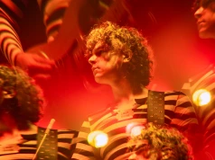 "Mniej obcy": Film o Janie Borysewiczu już na Netflixie. Rock'n'rolla tu jak na lekarstwo