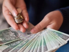 Zarabiają średnio 13 tys. zł brutto. Na czele ich bolączek są niskie płace