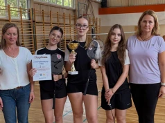 LO zwycięża w powiatowym badmintonie dziewczyn
