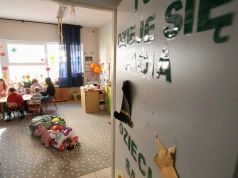 "Syropkowi rodzice" postrachem placówek. "Prośby nauczycielek nie pomagają"