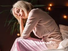 "Jakby ktoś pocierał mnie tarką". Wiele kobiet nie wie, że te objawy menopauzy można leczyć