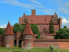 Krużganki zamku w Malborku odzyskują blask. To kolejne efekty pracy konserwatorów zabytków