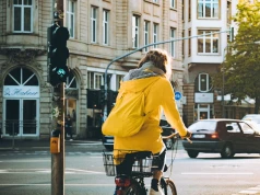 Ten środek transportu jest najszybszy w dużym mieście. Wyniki mogą zaskakiwać