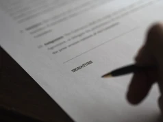 Masz sześć miesięcy, żeby powiedzieć „nie”. Po tym terminie długi zmarłego są już twoim problemem