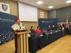 Rektor Ryszard Koziołek: Czy ogłosiliśmy już przegraną z maszynami? Inauguracja roku akademickiego w cieszyńskim UŚ | ZDJĘCIA