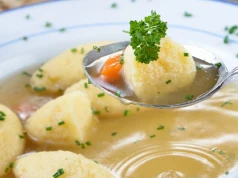 Jesienią robię rosół z takimi kluskami. Sycą bardziej niż makaron