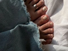 Migdałowe stopy. Ten kolor ratuje mnie, gdy nie mam pomysłu na pedicure
