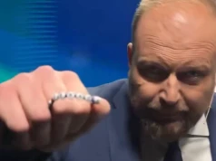 Czy Zembaczyński może być jeszcze bardziej żenujący? Teraz pochwalił się bransoletką