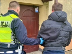 Był pijany i nie miał uprawnień. Pojechał umyć motocykl