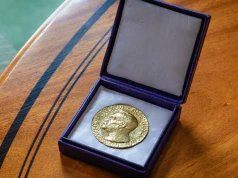 Nobel 2026 z chemii. Rozwiązali zagadkę lewych i prawych cząsteczek