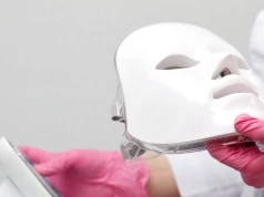 Polki oszalały na punkcie hitu z Tiktoka. Czy lampa LED naprawdę działa?