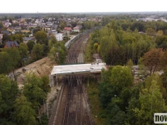 Nowy wiadukt w Leszczynach już stoi nad torami. Kiedy wrócą kierowcy?