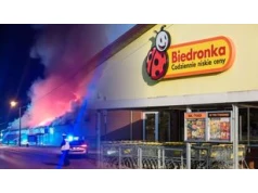 Płonie Biedronka. Wielki pożar sklepu