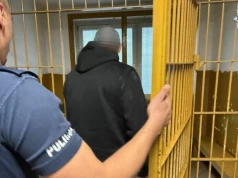 Miał zakaz zbliżania się, a mimo to groził kobiecie. Potem strzelał w elewację domu