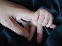 Szykują się zmiany w zasiłkach opiekuńczych. Dojdą dwa płatne miesiące