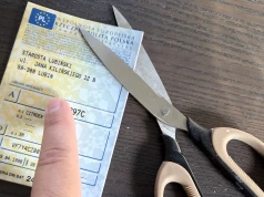 Co dalej z cyfrową rejestracją aut? Kierowcy potną dowody nożyczkami