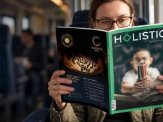 Od szkolnej ławki po samotną śmierć. Co znajdziemy w nowym „Holistic News”?