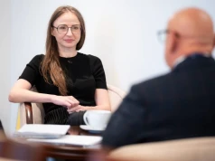 800 plus wzrośnie do 1000 zł? Minister rodziny zabrała głos w sprawie waloryzacji