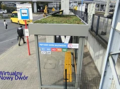 Nowe wiaty przystankowe pojawiają się w Nowym Dworze Mazowieckim. Jedna z nich ma zielony dach i instalację solarną