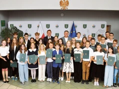 Najzdolniejsi uczniowie nagrodzeni Stypendiami Burmistrza