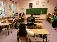 Prac domowych nie ma, ale sprawdzian goni sprawdzian. "Wiadomości o kartkówkach zalewaja dziennik"