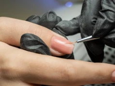 Koniec z pytaniem "jaki kolor?" Manicure pick-and-mix podbija paryskie salony