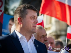 Senator Durlak nie owijał w bawełnę. „Skutki zadłużenia odczują emeryci, nauczyciele i samorządy”