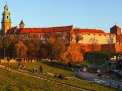 Te zamki w listopadzie zwiedzisz za darmo. Zaplanuj jesienną wycieczkę