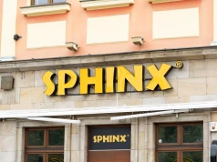 Sfinks ze spadkiem przychodów ze sprzedaży. Marka kontynuuje transformację