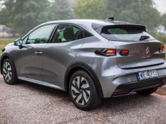 Szef Renault mówi dość europejskiemu szaleństwu regulacji. Trzeba zamrozić normy na 10 lat, inaczej samochody podrożeją o 13.000 zł!