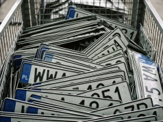 Włosi przecierają oczy. Polskie tablice rejestracyjne biją rekordy. Niemcy daleko w tyle