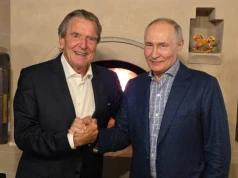 Gerhard Schröder w domu Putina. Pokazano wspólne zdjęcie z urodzin