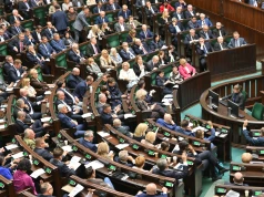 Sejm za ograniczeniem reklamy i sprzedaży alkoholu. Więcej środków na profilaktykę