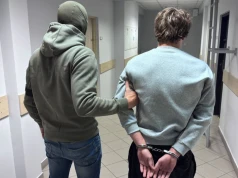 Strach przed kolejnymi atakami. Policja patroluje szkoły, są następne zatrzymania